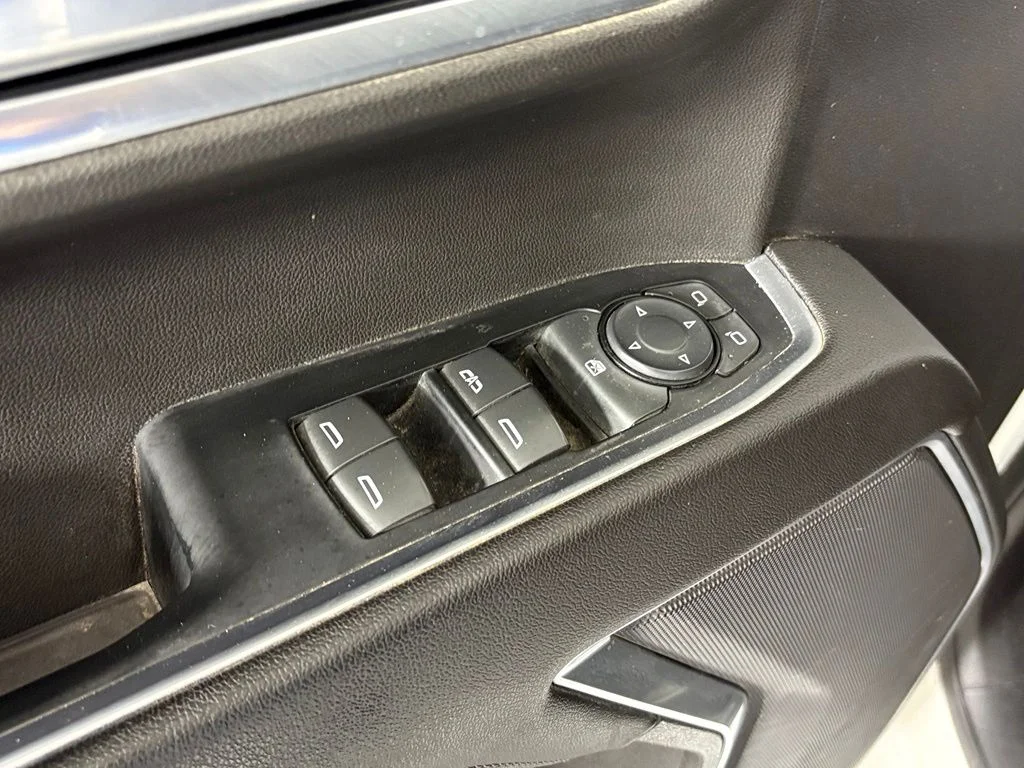 Used 2022 White Chevrolet LT image 17