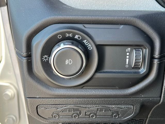 Used 2024 Silver Jeep Sahara image 17