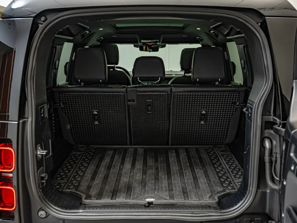 Used 2024 Gray Land Rover S image 20