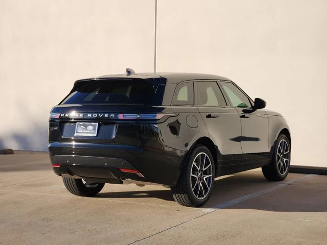 Used 2025 Black Land Rover Dynamic SE image 4
