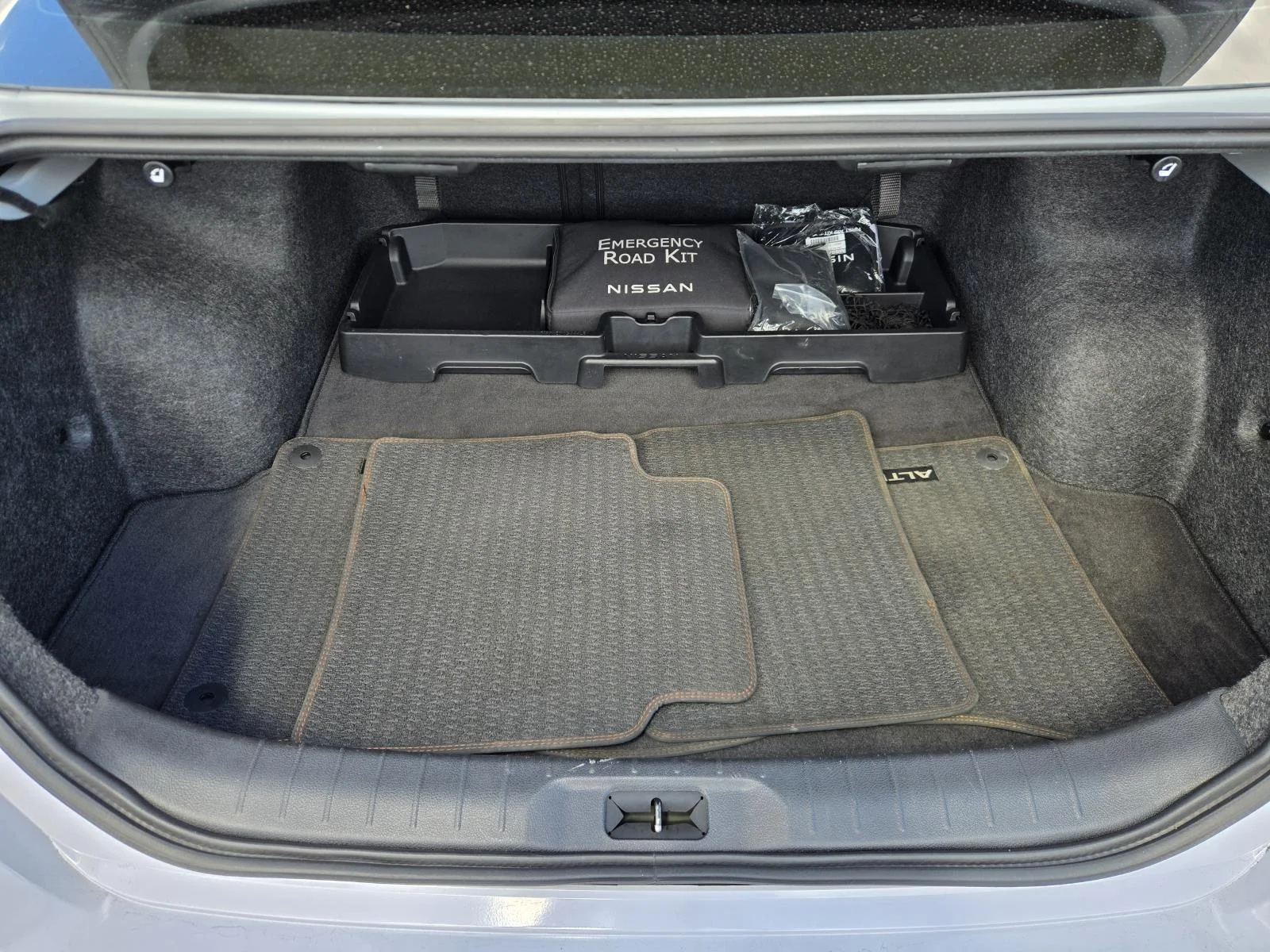 Used 2025 Gray Sky Pearl Nissan SR FWD image 29