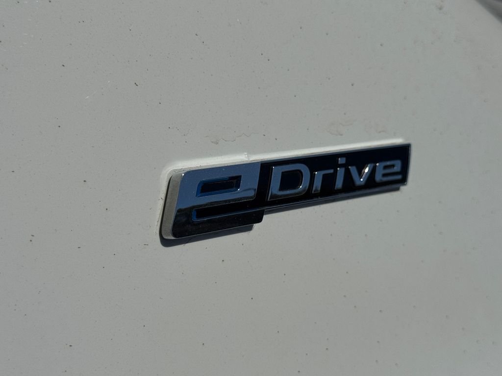 Used 2018 White BMW 530e iPerformance image 18