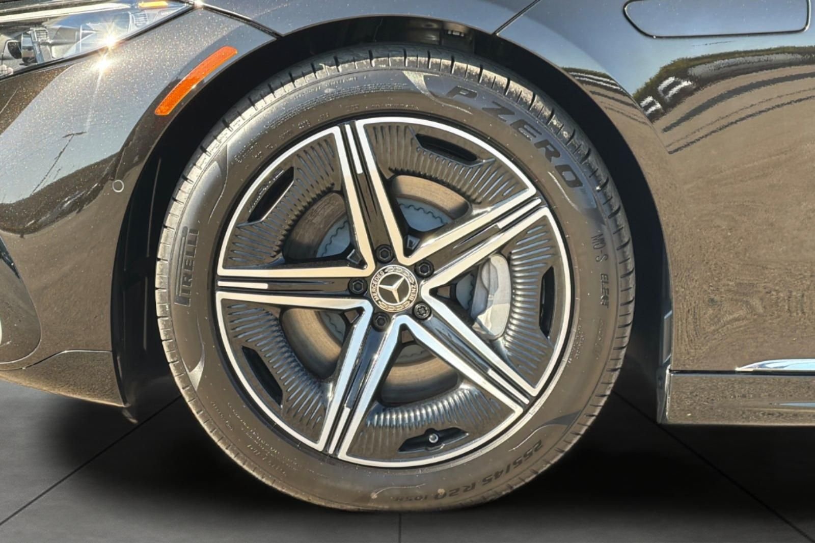 Certified Used 2022 Black Mercedes-Benz 580 image 5
