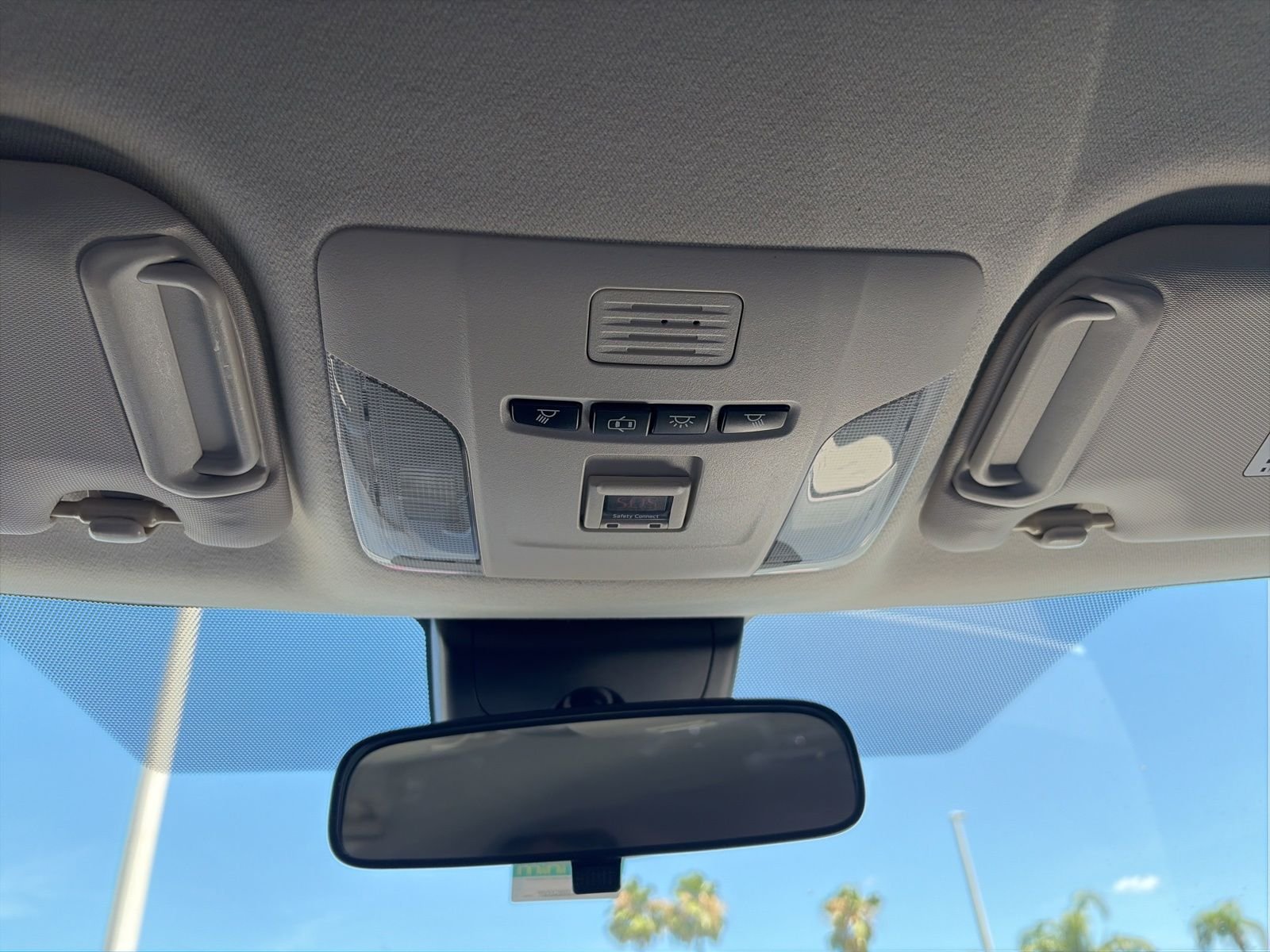 Used 2020 White Toyota LE image 20