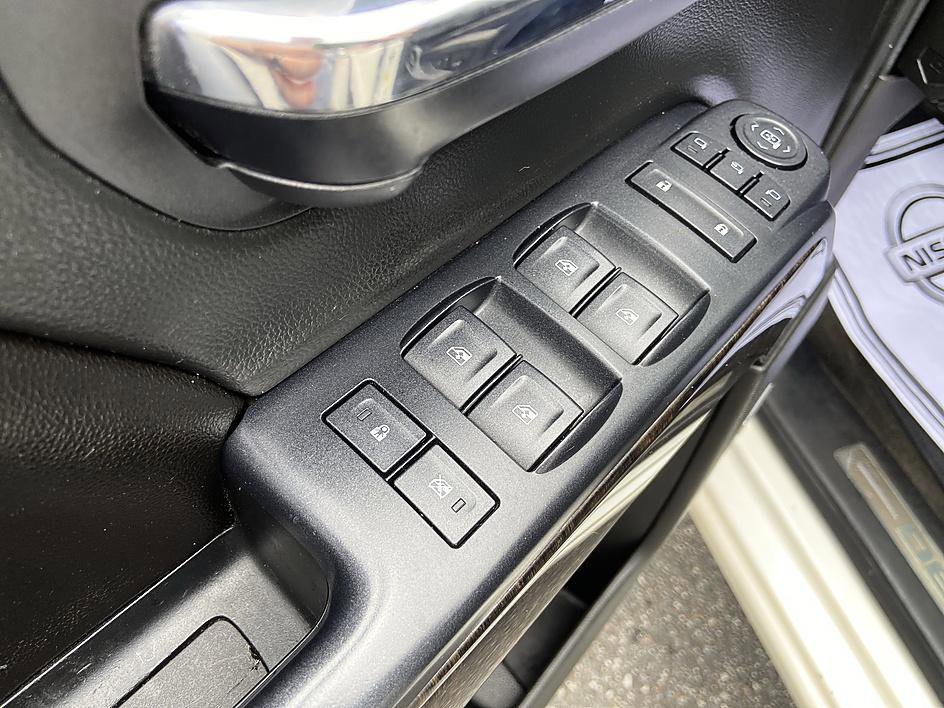 Used 2015 White Diamond Tricoat GMC Denali image 10