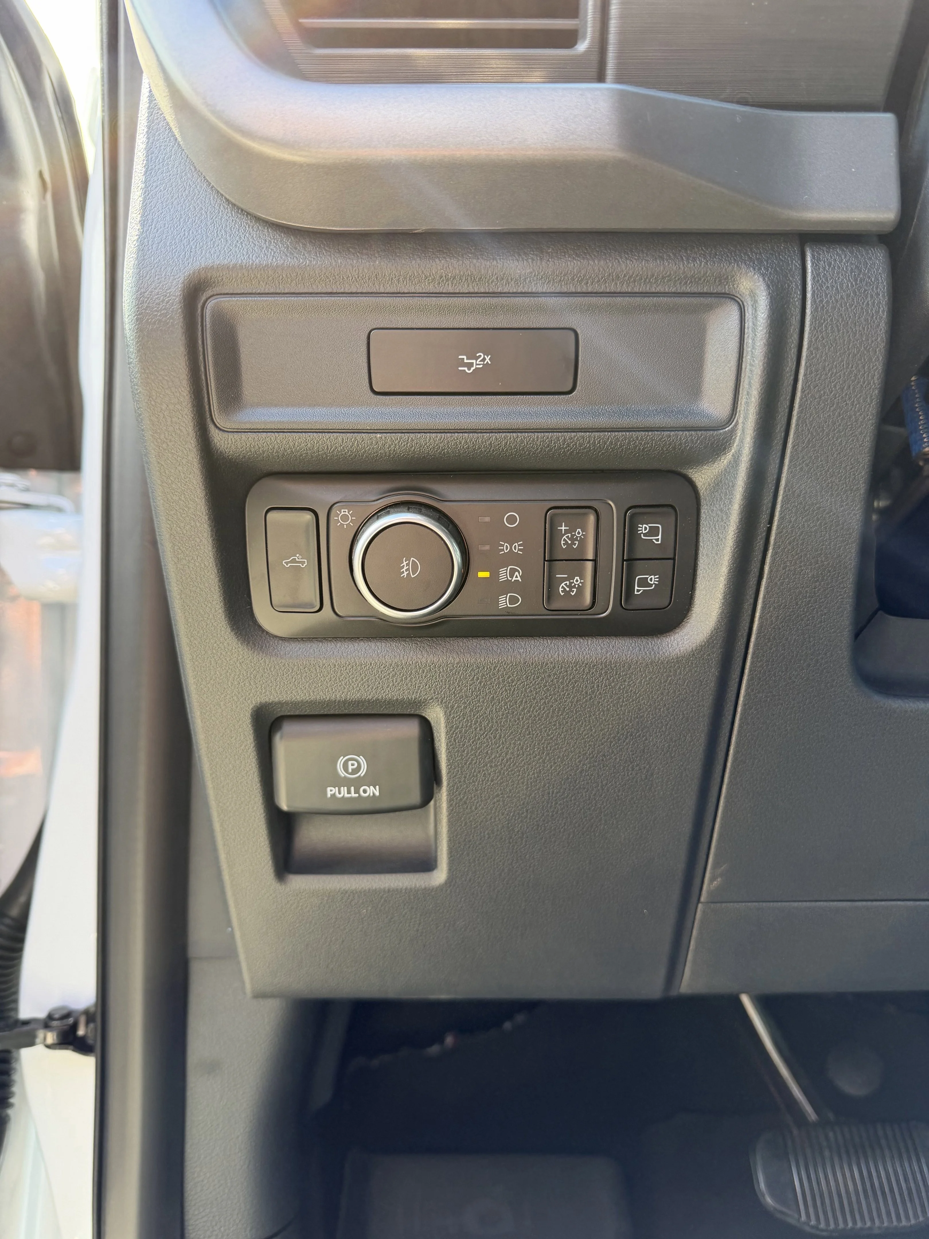 New 2026 Oxford White Ford XLT image 13