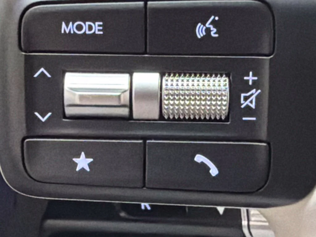 New 2027 Shimmering Silver Hyundai SEL image 21