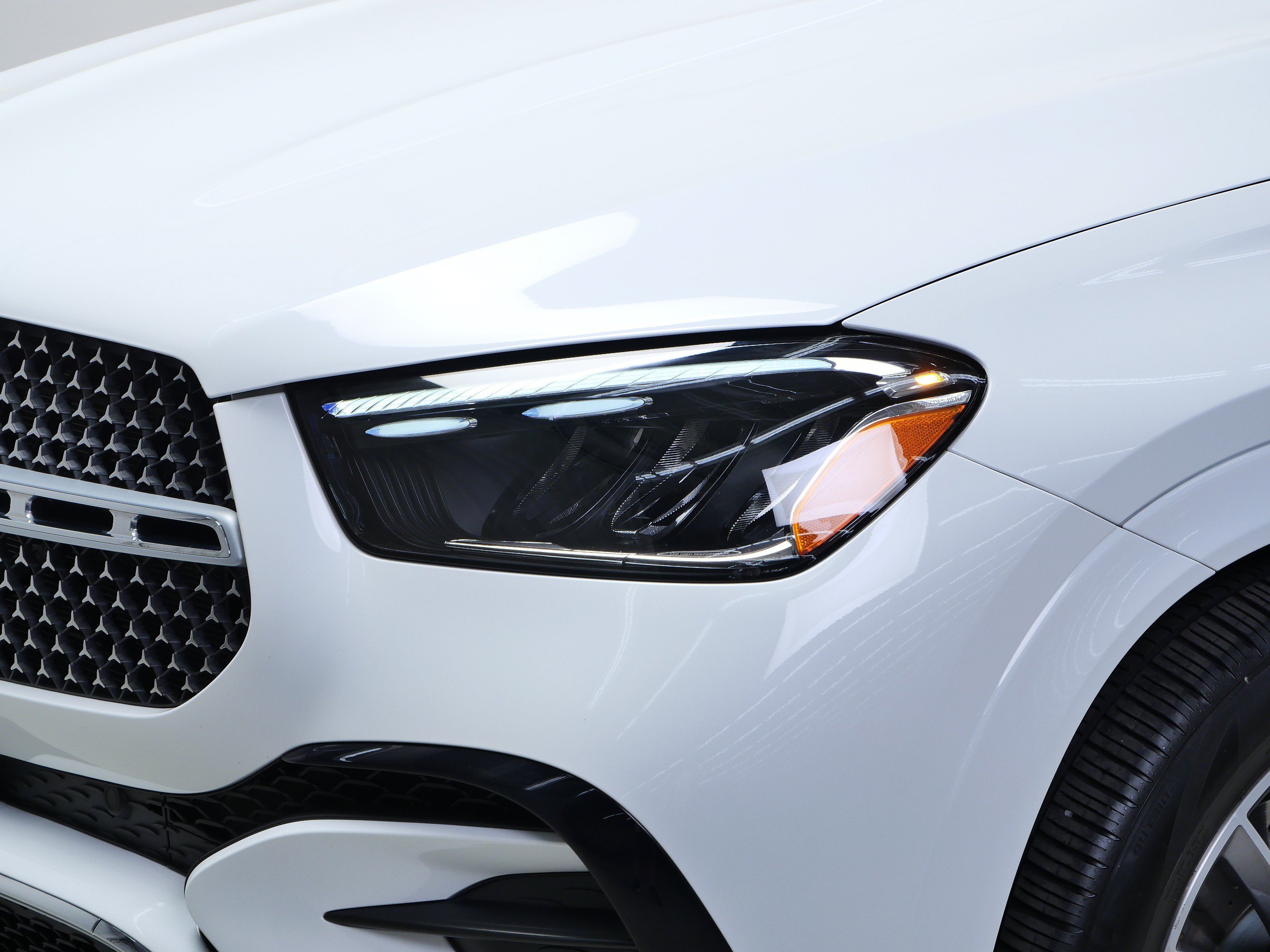Certified Used 2025 MANUFAKTUR Moonlight White Metallic Mercedes-Benz GLE 350 image 16