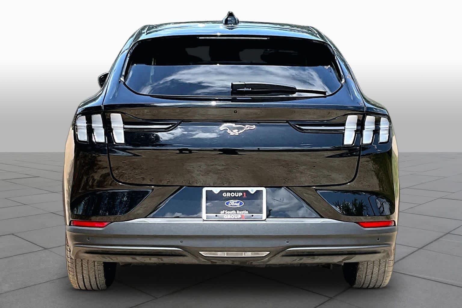 Used 2025 Shadow Black Ford Select image 4