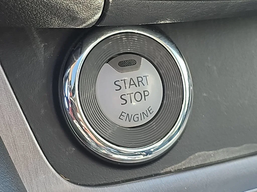 Used 2024  Nissan SV image 17