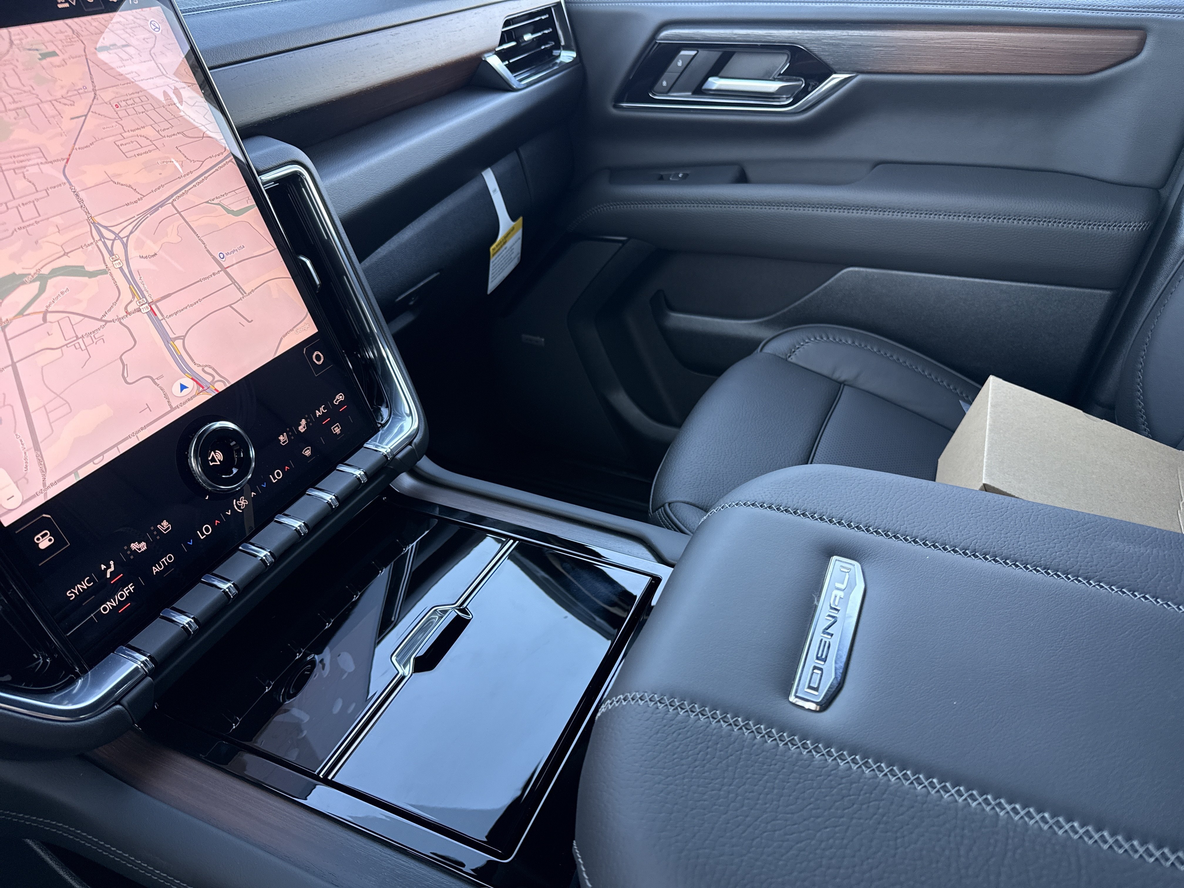 2026 GMC Yukon Denali - Photo 28