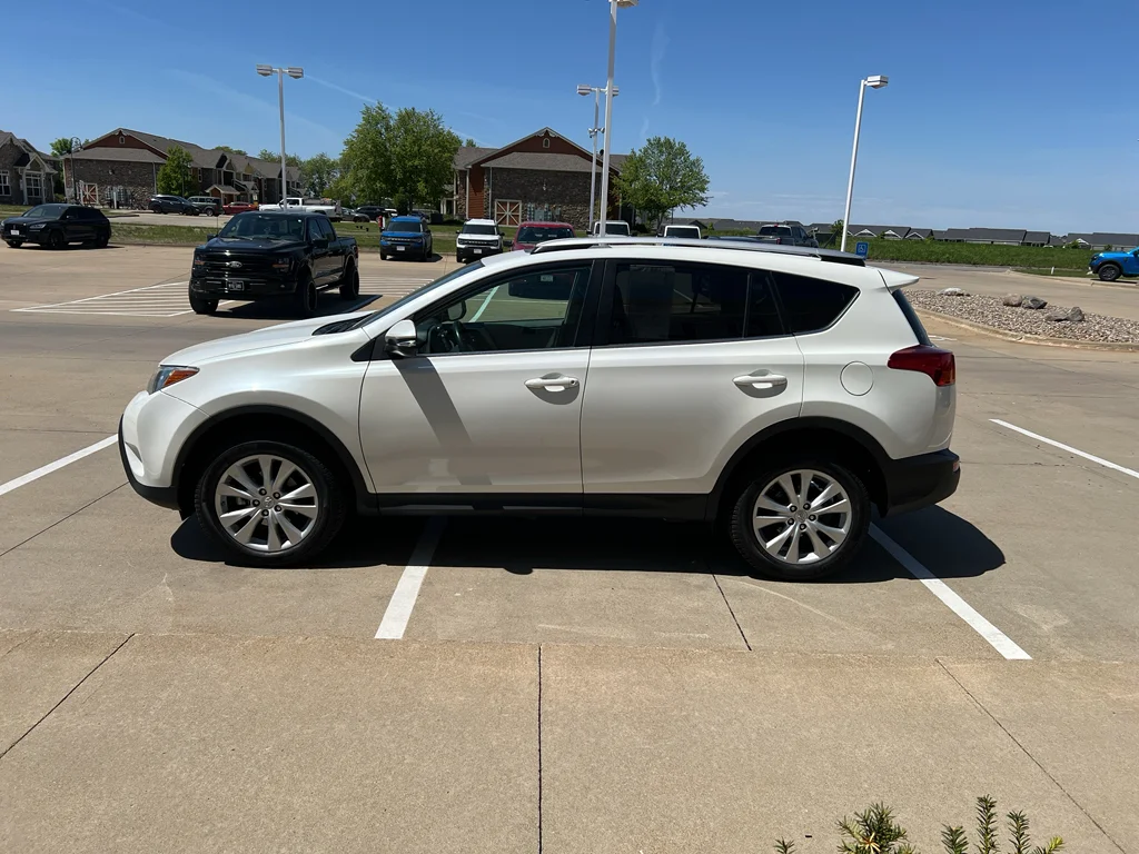 Used 2013 Blizzard Pearl Toyota Limited image 5
