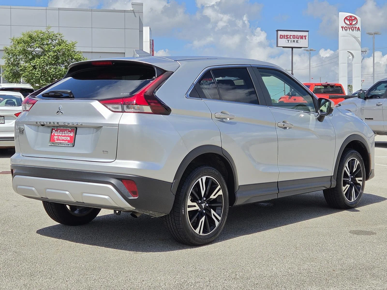 Used 2025 Alloy Silver Metallic Mitsubishi SE S-AWC image 4