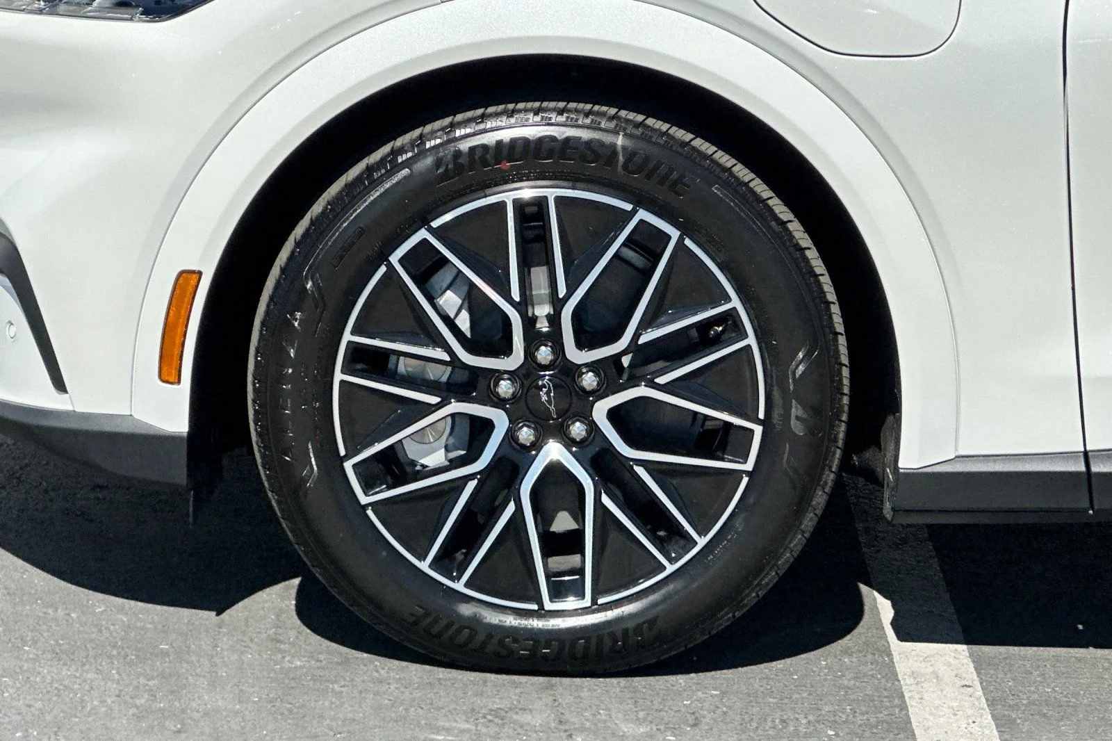 New 2026 Star White Metallic Tri-coat Ford Premium image 25