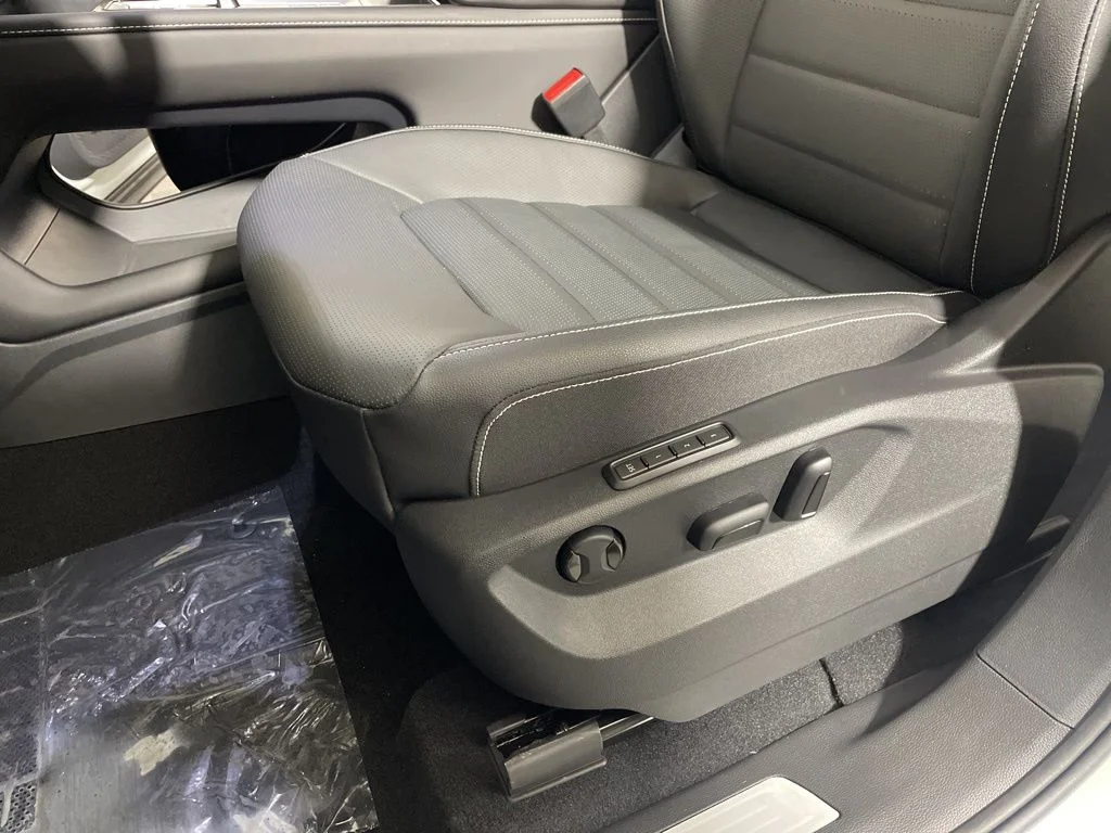 New 2026 White/off-white Volkswagen 2.0T SEL image 11