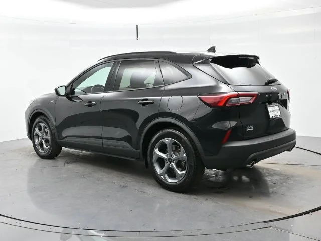 Used 2025 Agate Black Metal Ford ST-Line image 5