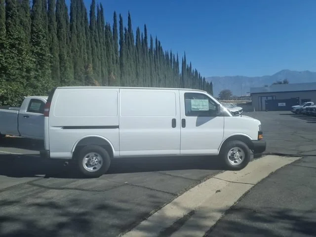 New 2026 Summit White Chevrolet WT image 3