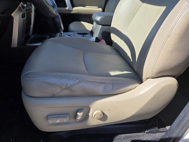 Used 2010 Blizzard Pearl Toyota Limited image 10