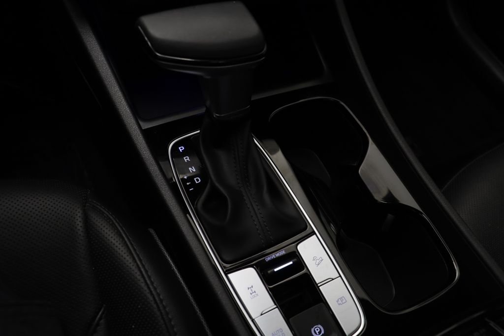 Used 2022 Ice White Hyundai Limited image 12