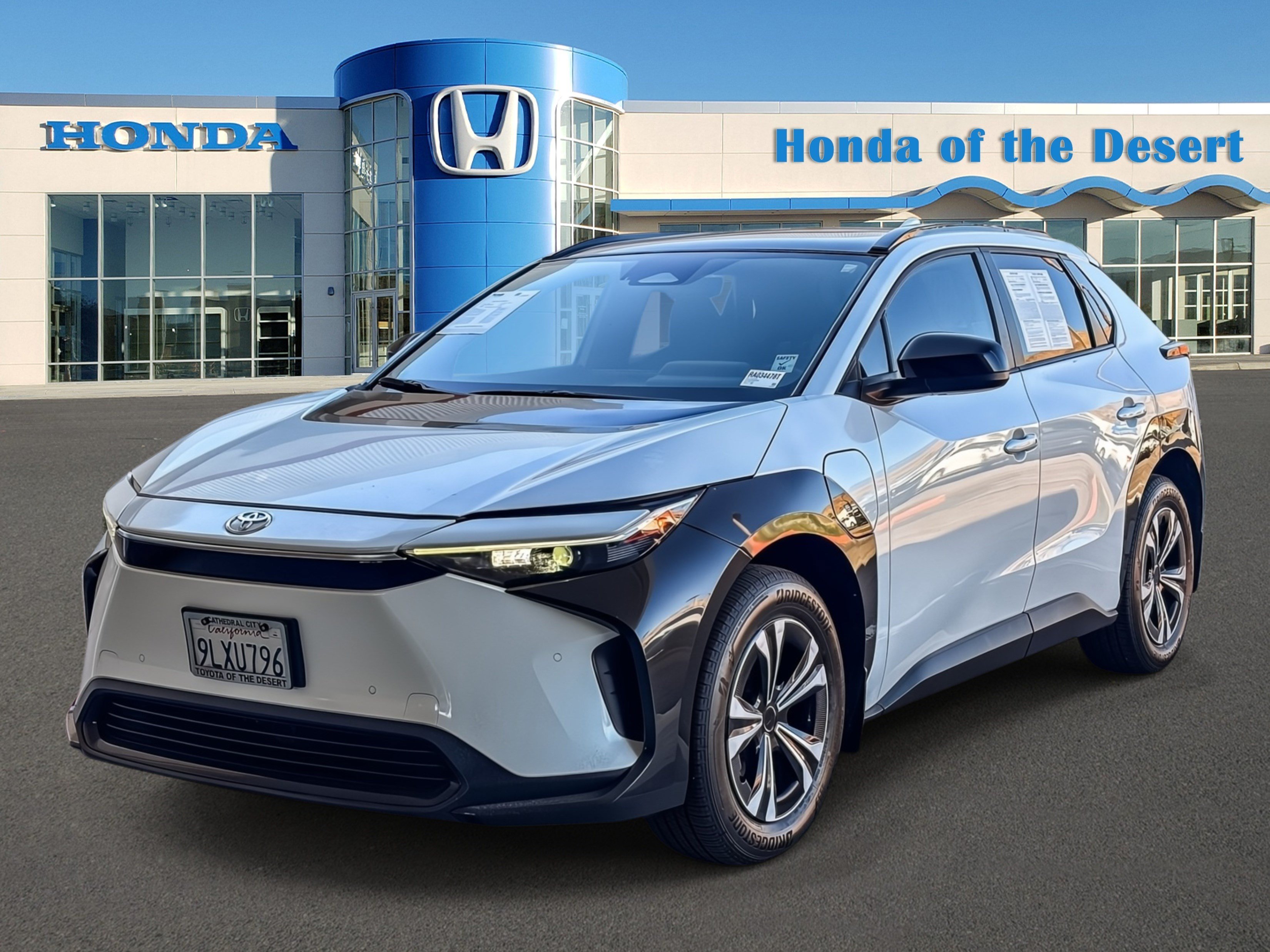 Used 2024 Pearl Toyota XLE image 3