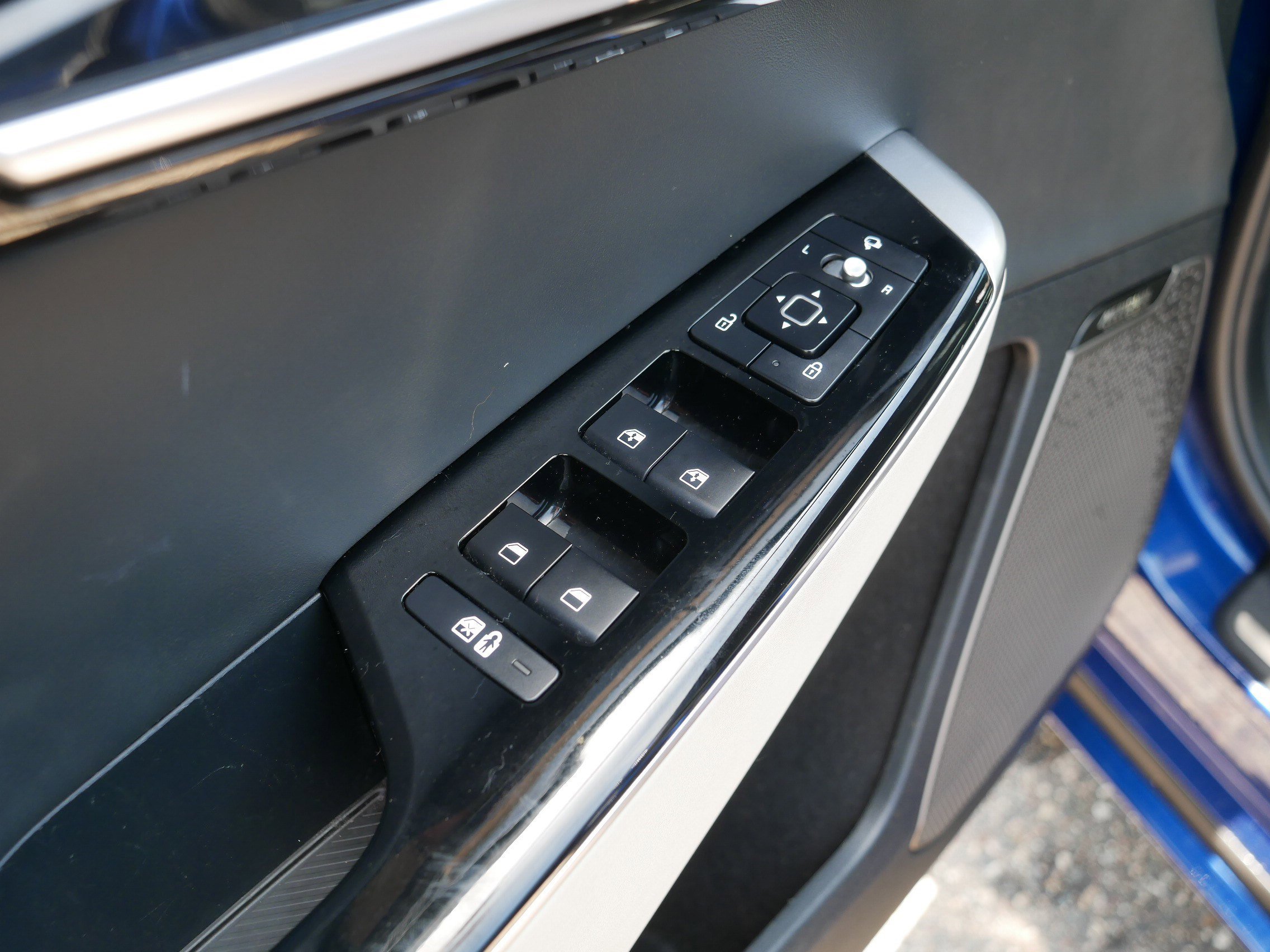 Certified Used 2023 Yacht Blue Kia GT-Line image 19
