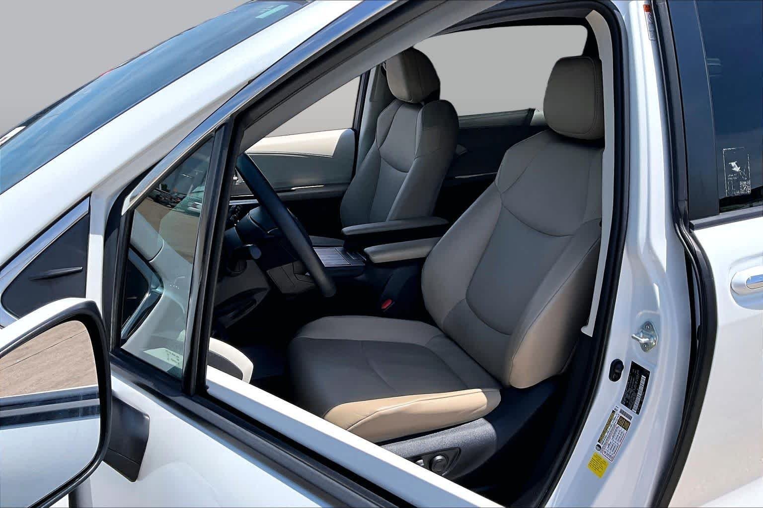 Used 2022 Wind Chill Pearl Toyota XLE image 8