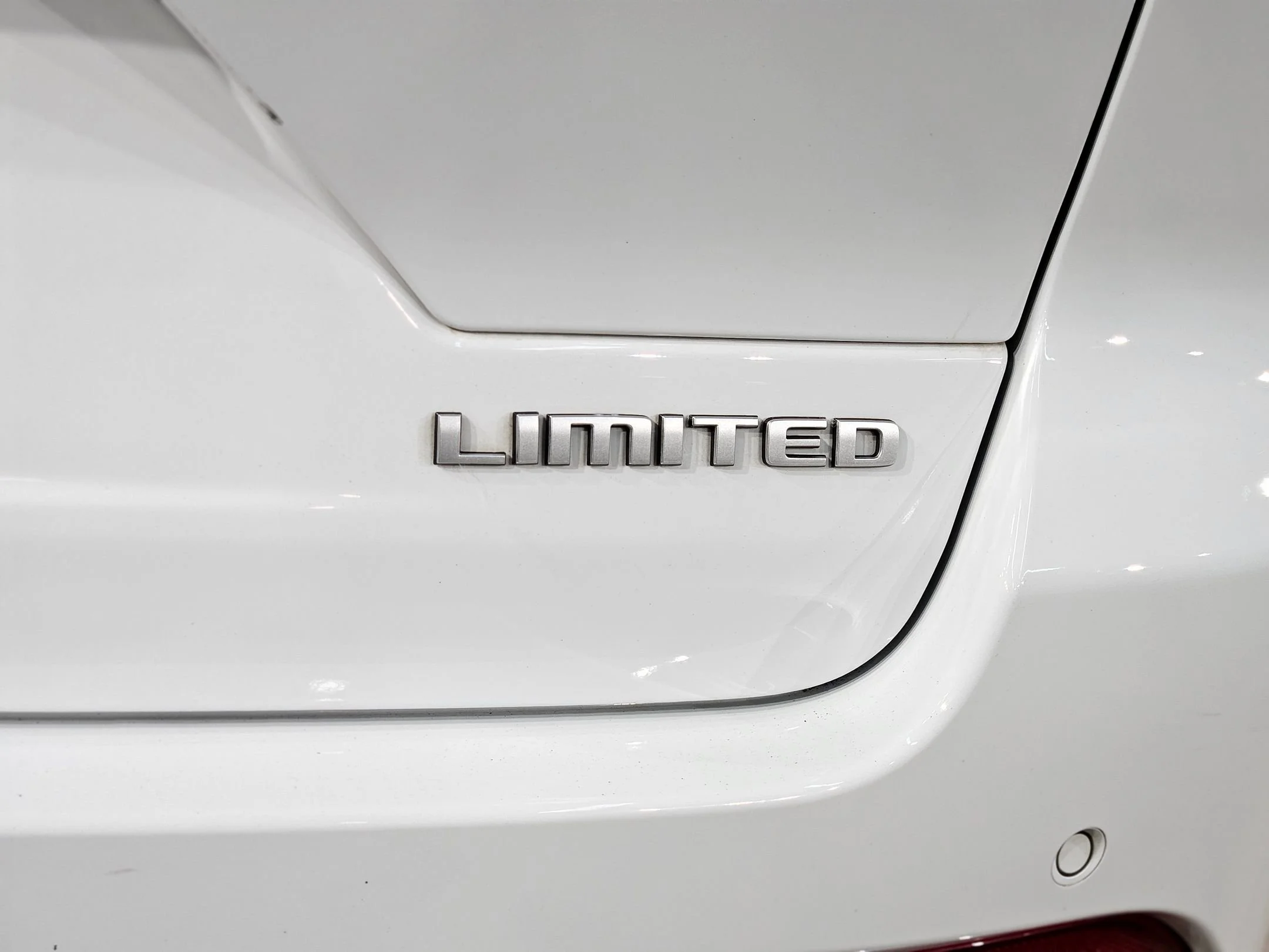 Used 2025 Bright White Clearcoat Jeep Limited image 39