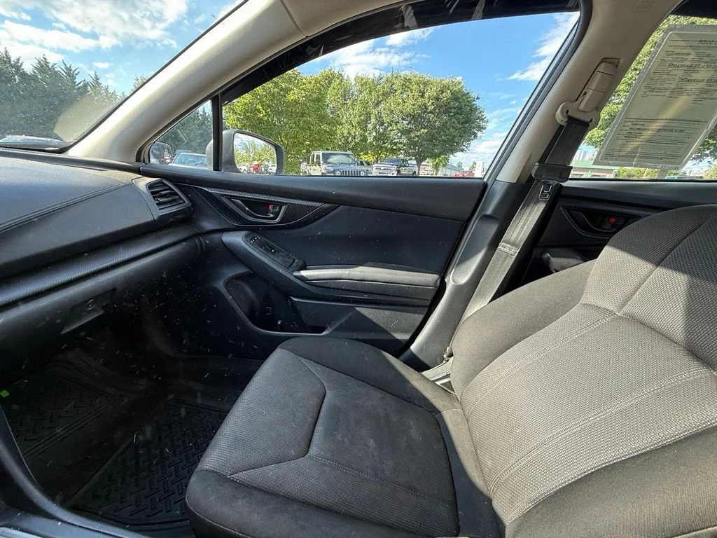 Used 2019 Silver Subaru 2.0i image 10