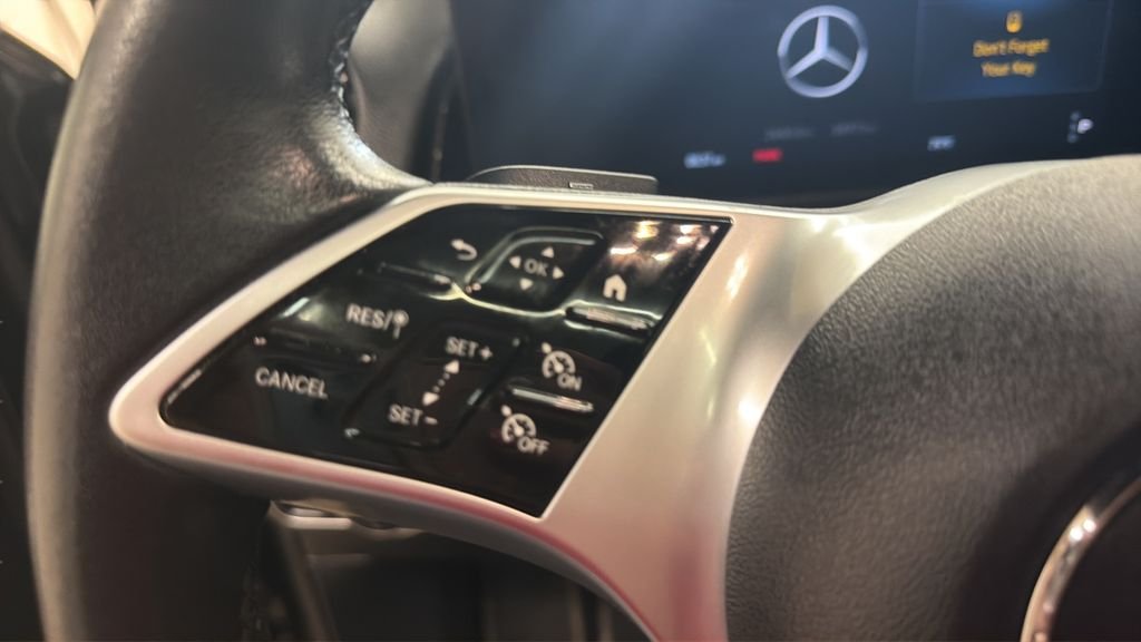 Used 2025 Black Mercedes-Benz GLB 250 image 18