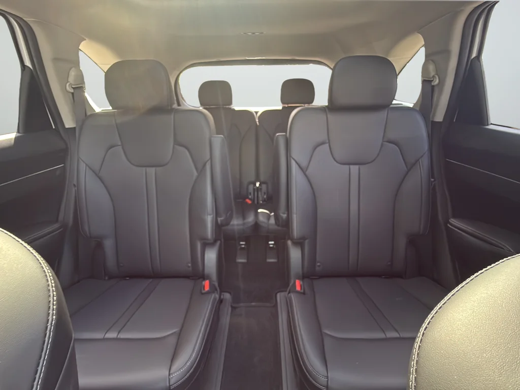 Used 2023 White Kia X-Line EX image 46