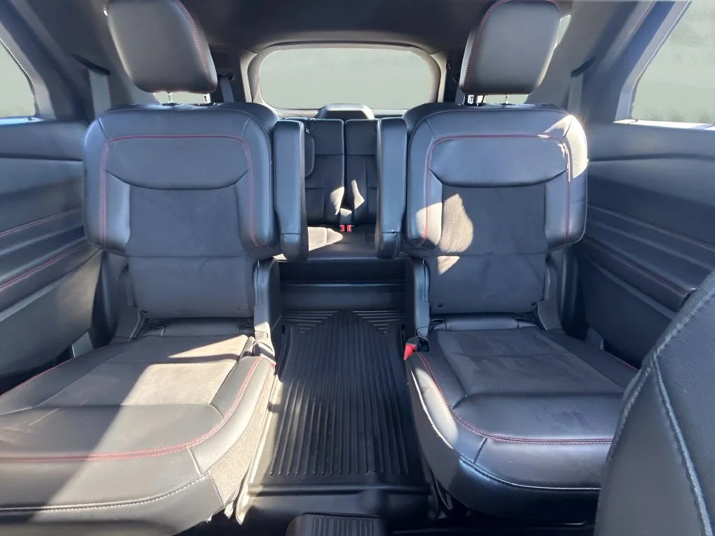 Used 2023 Gray Ford ST-Line image 11