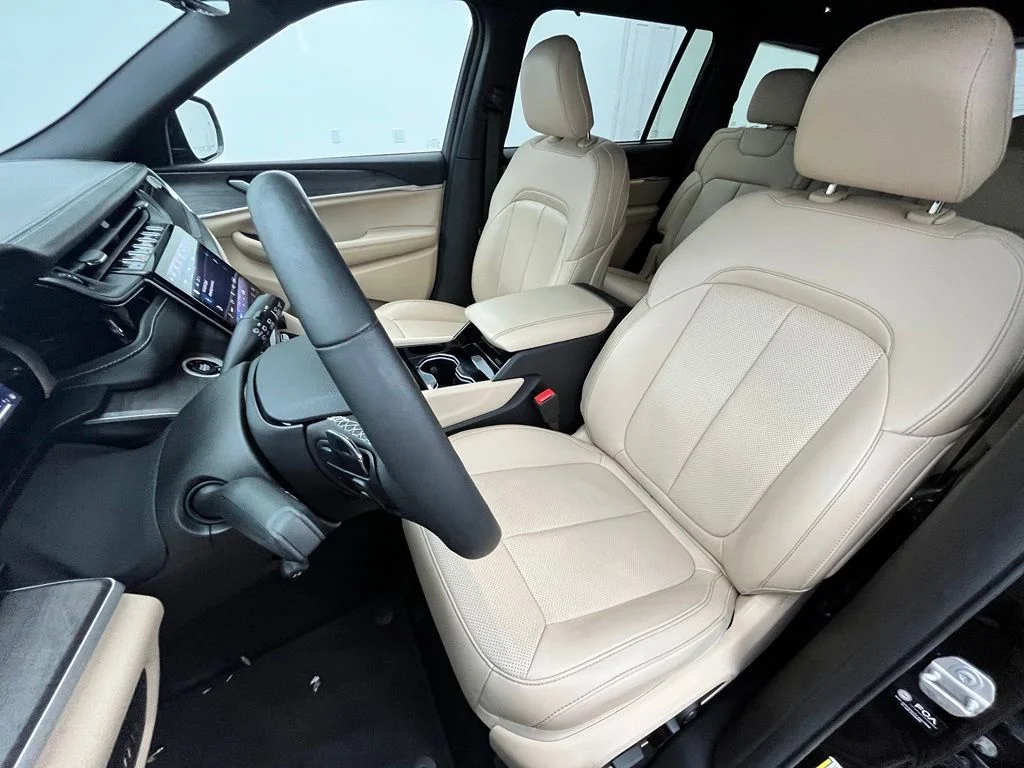 Used 2023 Black Jeep Limited image 19