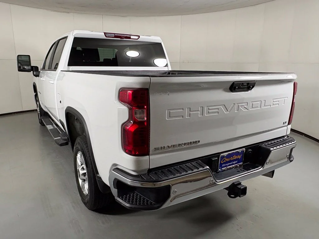 Used 2025 White Chevrolet LT image 7