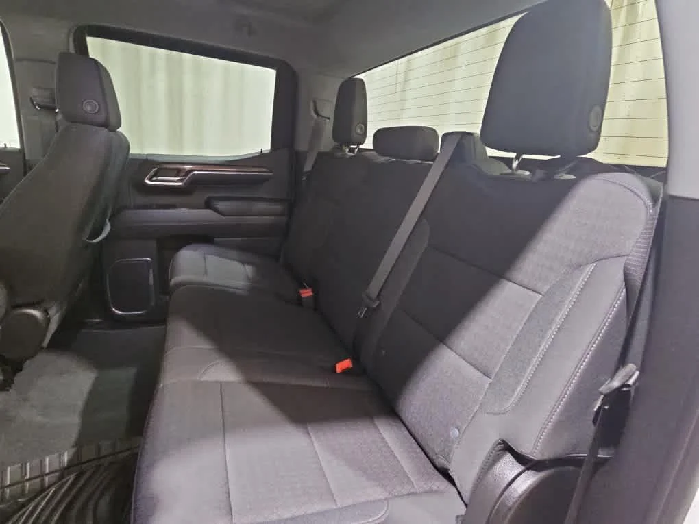 Used 2024 Summit White Chevrolet LT image 15