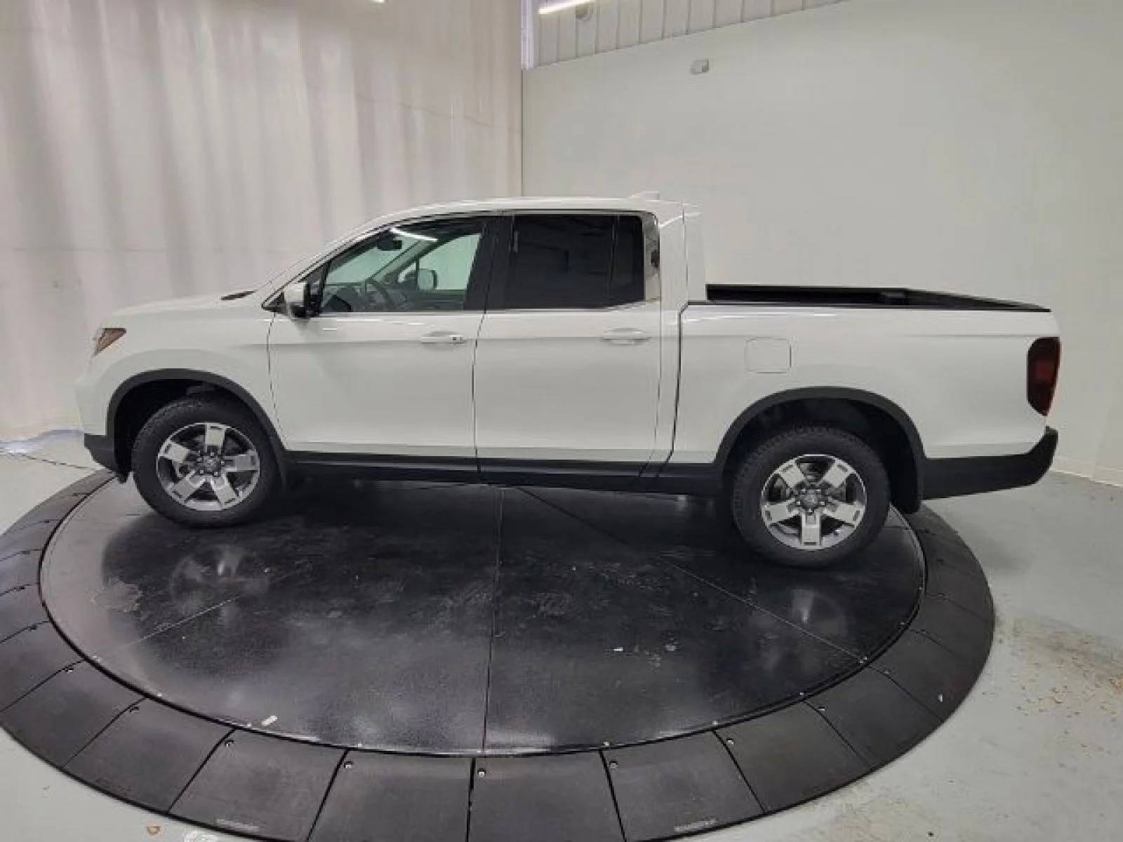 New 2026 Platinum White Pearl Honda RTL image 16