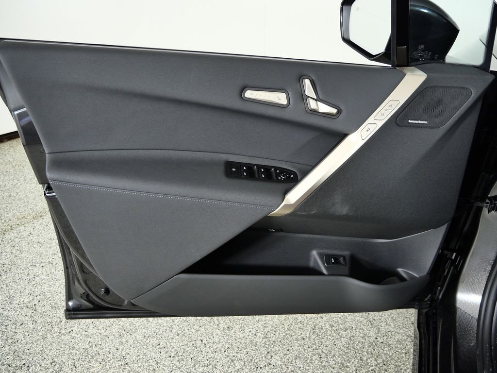2026 BMW iX 60 - Photo 32