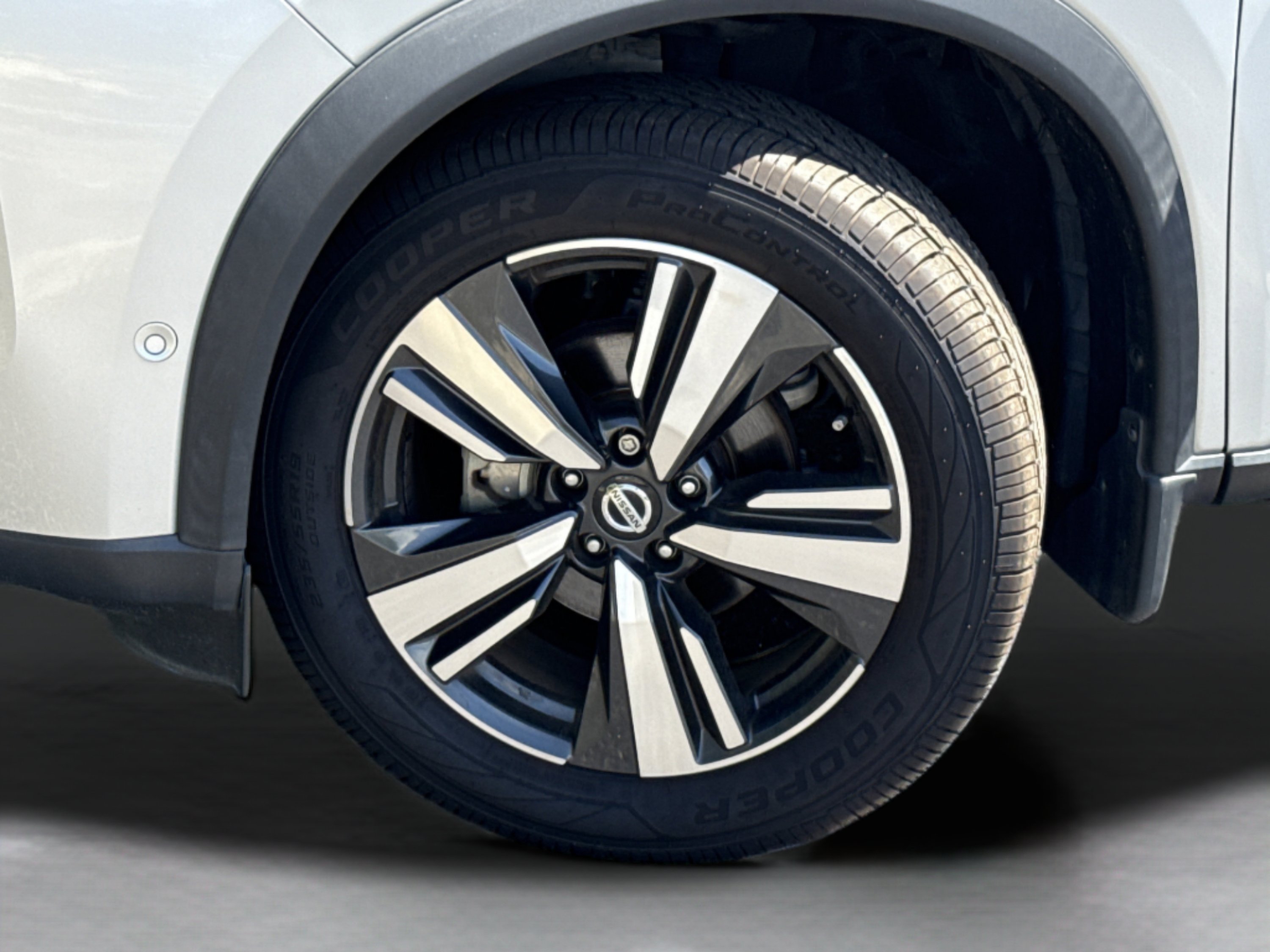 Used 2021 Brilliant Silver Metallic Nissan Platinum image 42