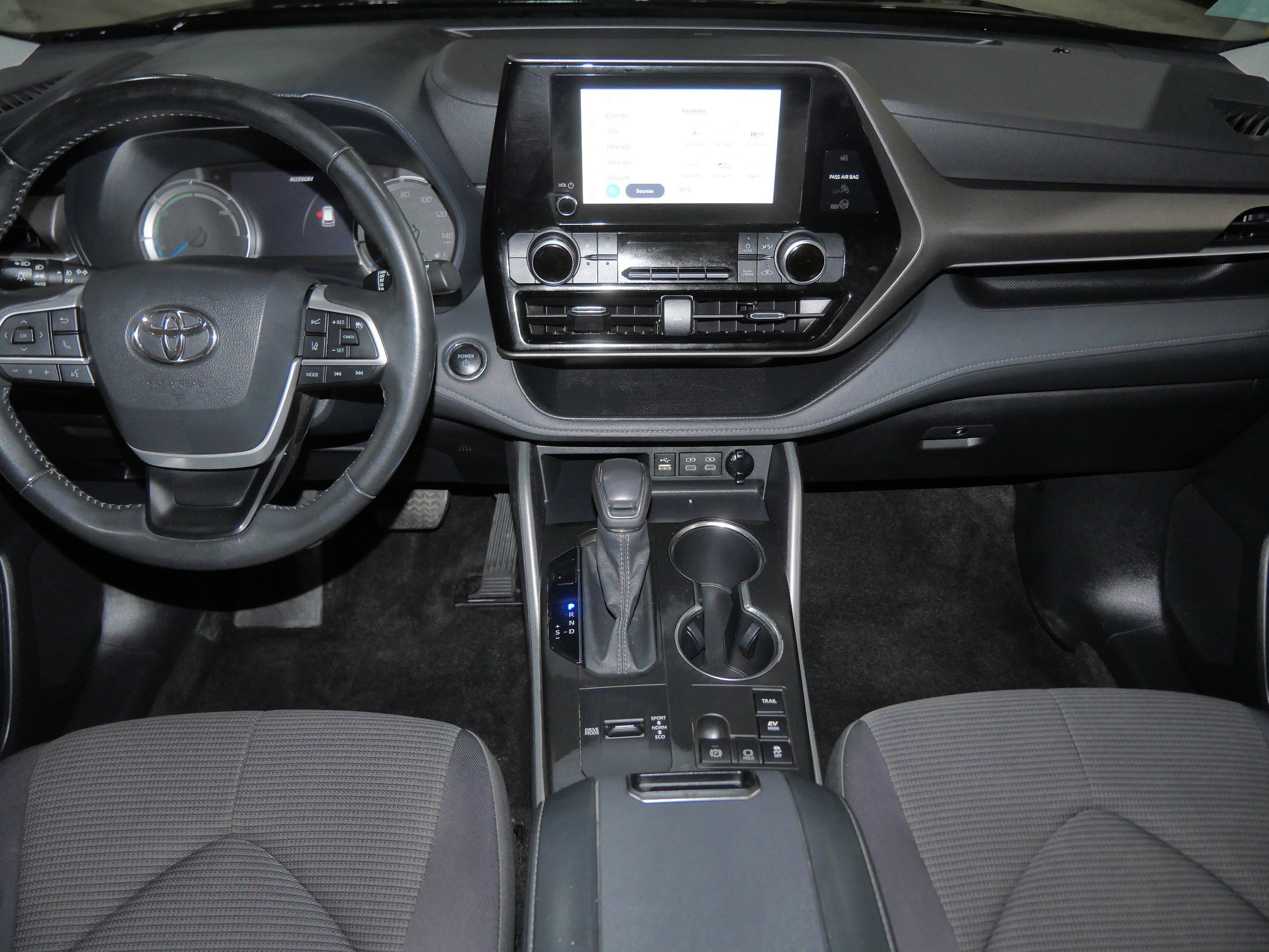 2023 Toyota Highlander LE - Photo 10