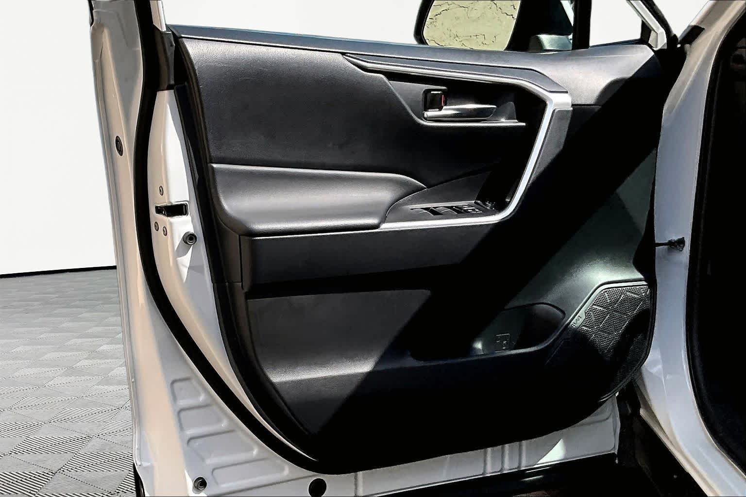 Used 2024 Ice Cap Toyota XLE image 22