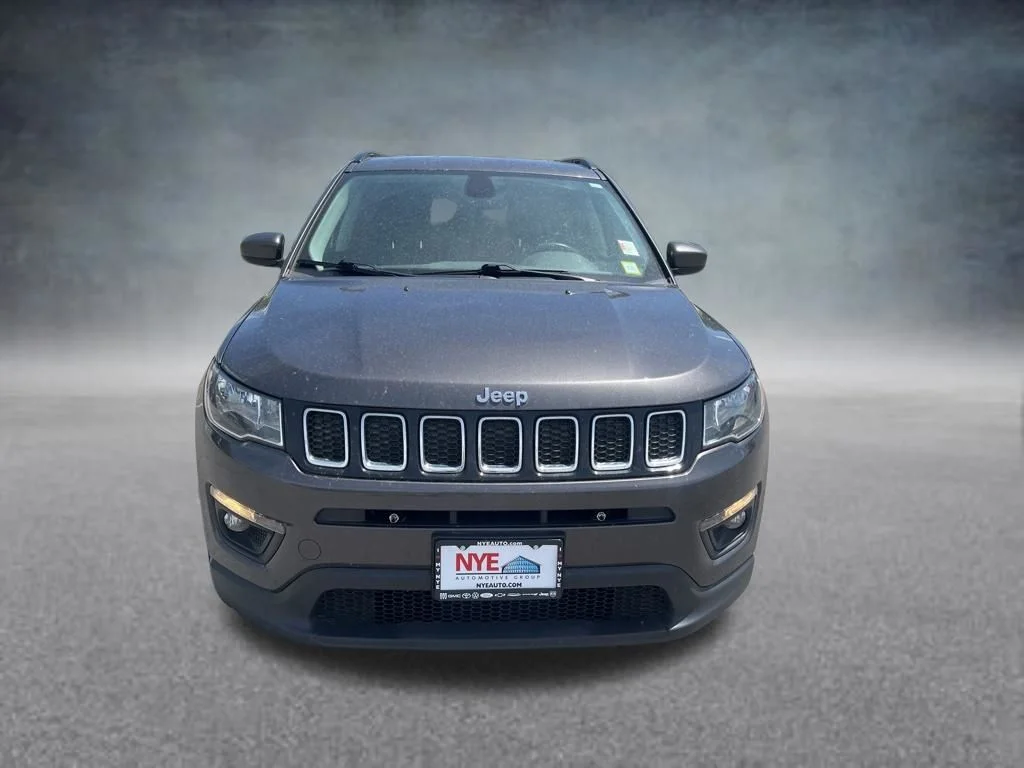 Used 2021 Gray Jeep Latitude image 9