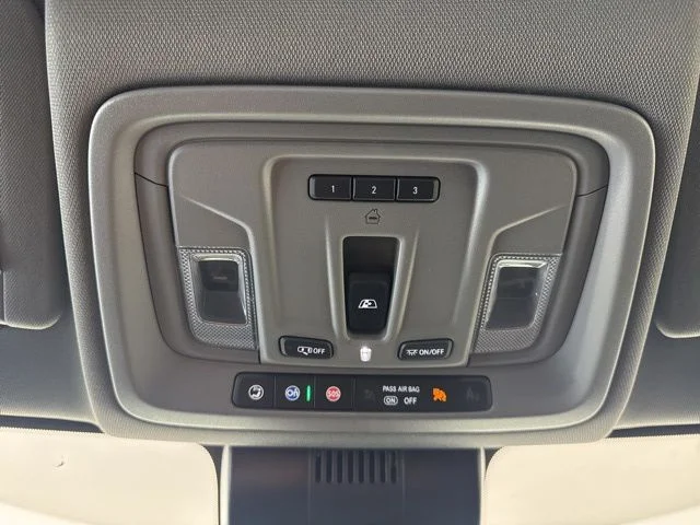Used 2023  Chevrolet RST image 14