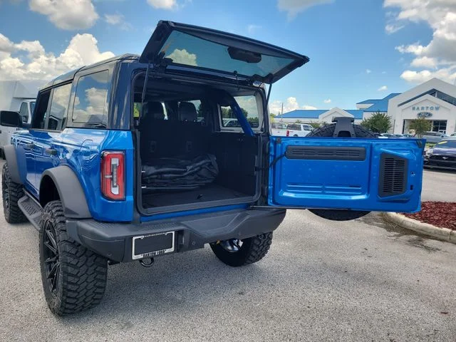 Used 2025 Blue Ford Badlands image 9