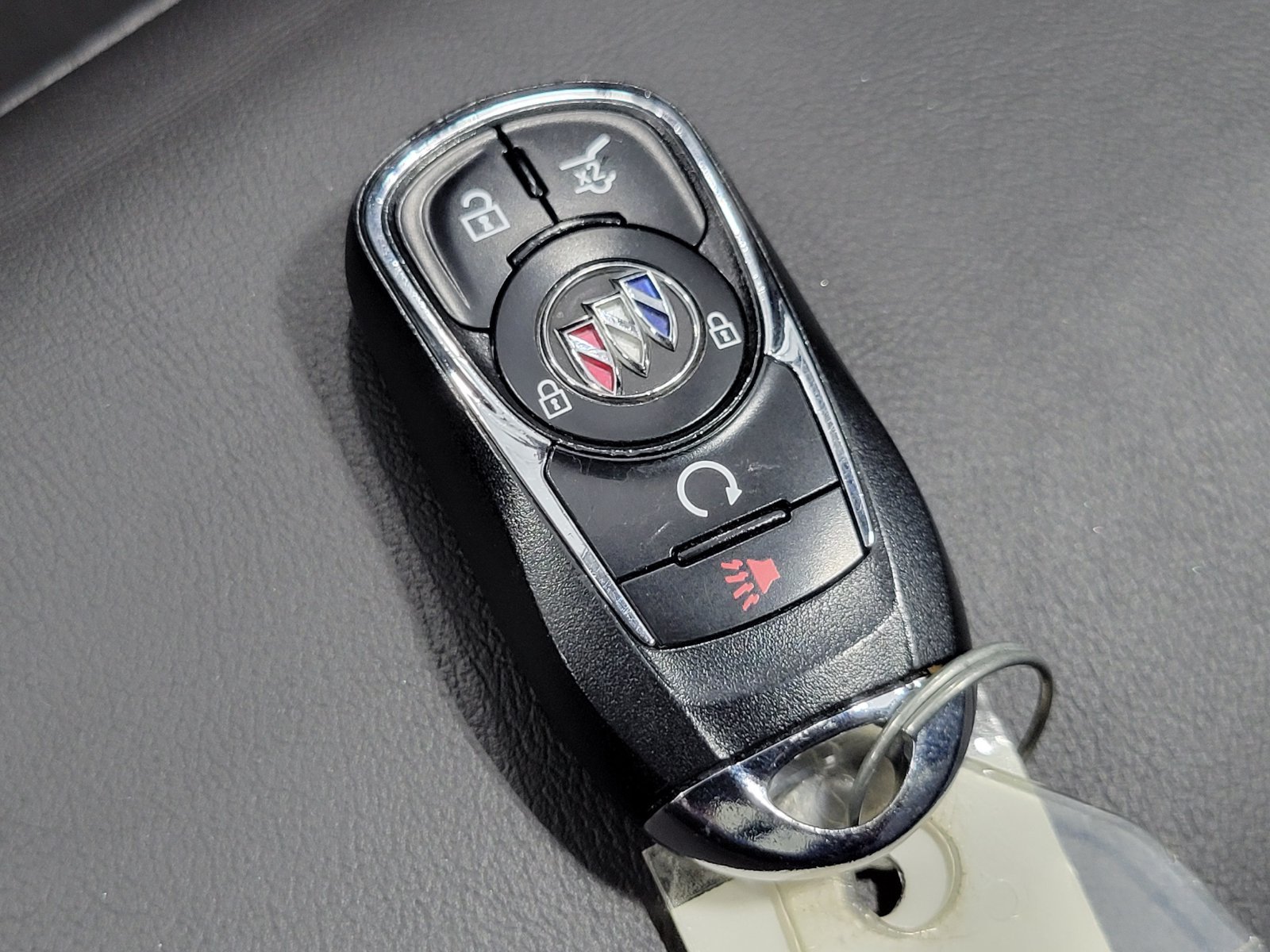 Used 2020 Blue Buick Essence image 25