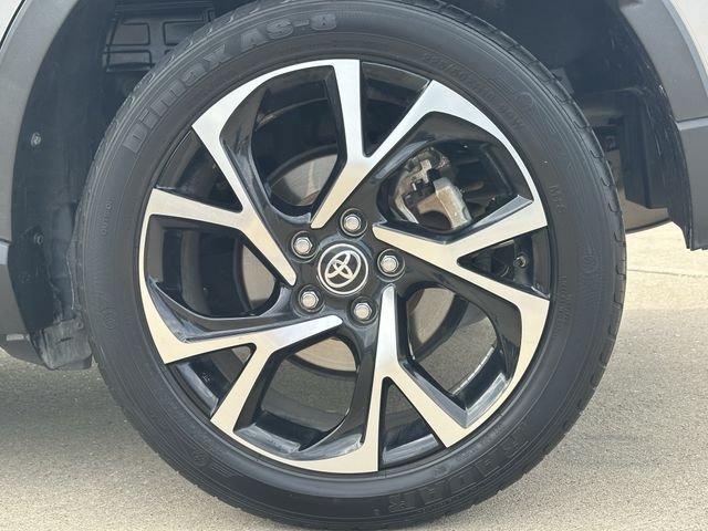 Used 2020 Silver Toyota XLE image 8