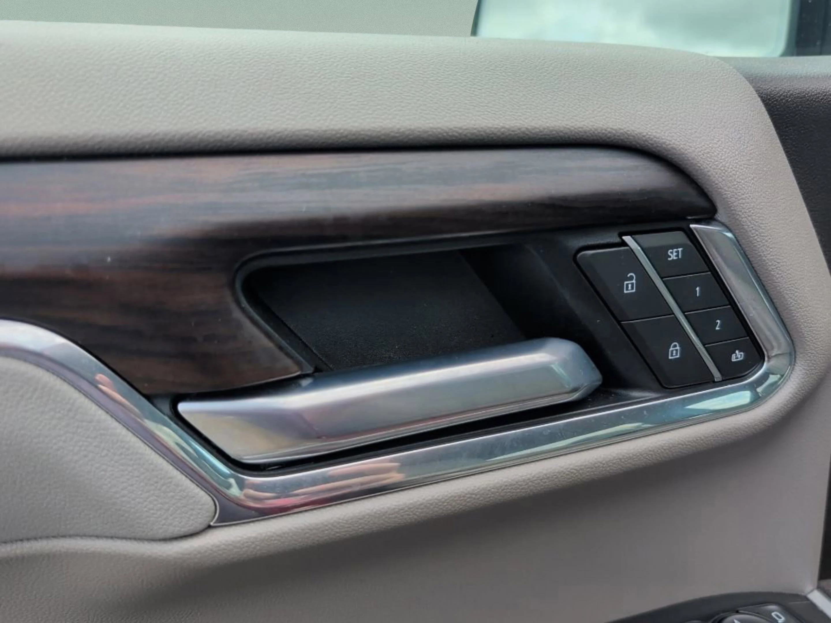 Used 2025 Volcanic Red Tintcoat GMC SLT image 19