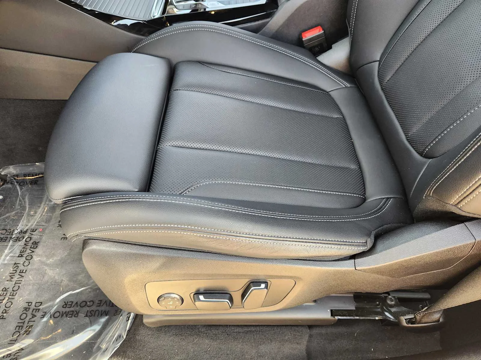 Certified Used 2024 Mineral White Metallic BMW sDrive30i image 17