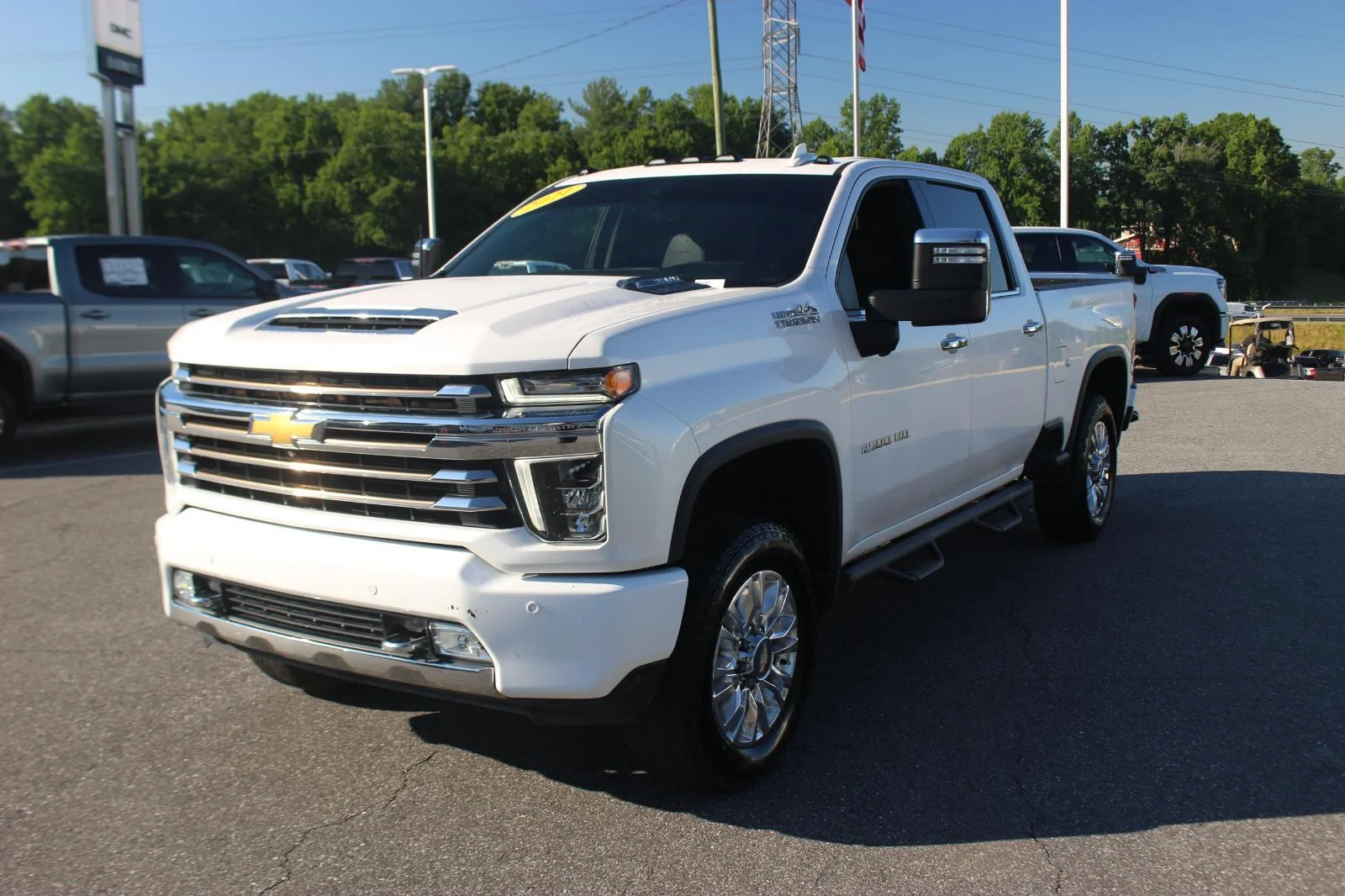 Used 2021 IRIDESCENT PEARL TRICOAT Chevrolet High Country image 4