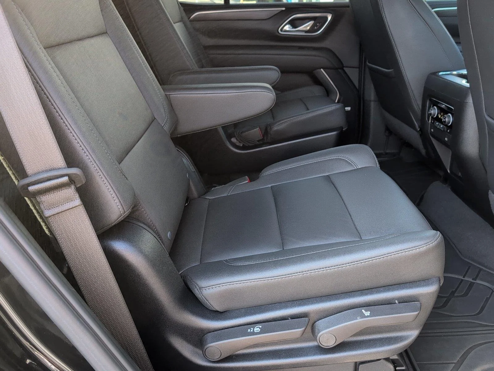 Used 2024 Black Chevrolet Z71 image 39