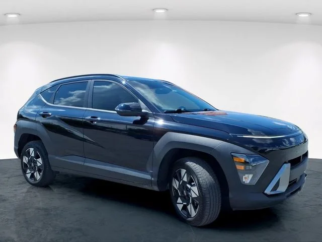 Used 2025 Black Hyundai SEL image 5