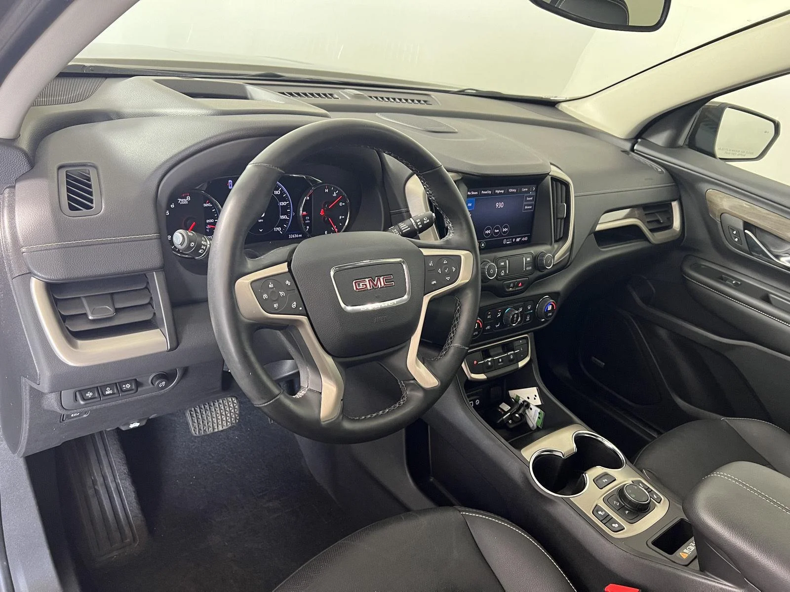 Used 2023 Deep Bronze Metallic GMC Denali image 5